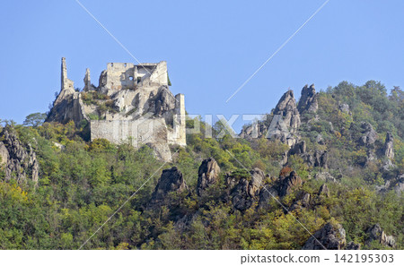 Ruine of castle Duernstein Ruine of castle Duernstein 142195303