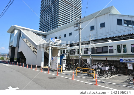 Kyuhoji Station (Kyuhoji-eki) - North Exit of the Kansai Main Line Kyuhoji Station (Kyuhoji-eki) - North Exit of the Kansai Main Line 142196024