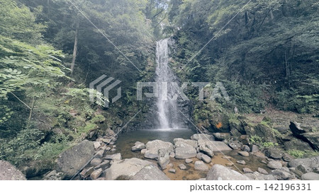 Photographed from the rocky area of Ryugin Gorge Waterfall. 142196331