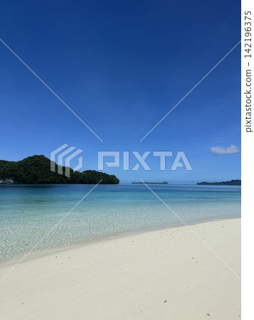 Classic white sand beach Classic white sand beach 142196375