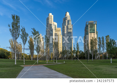 Parque Mujeres Argentinas Buenos Aires Golden Hour Skyline View Parque Mujeres Argentinas Buenos Aires Golden Hour Skyline View 142197573