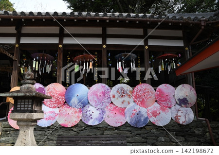 Many Japanese umbrellas lined up at the shrine Many Japanese umbrellas lined up at the shrine 142198672