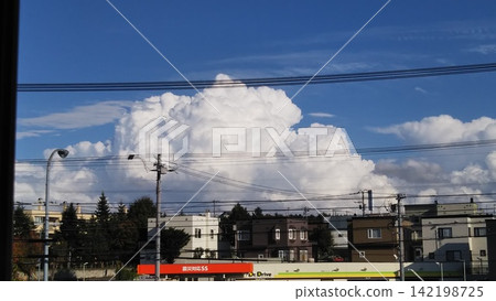 雲 雲 142198725