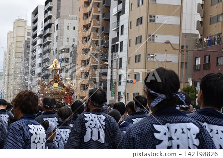 Scenes from the Fukagawa Hachiman Festival, Tokyo Scenes from the Fukagawa Hachiman Festival, Tokyo 142198826