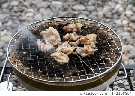 炭火烤雞 炭火烤雞 142198894