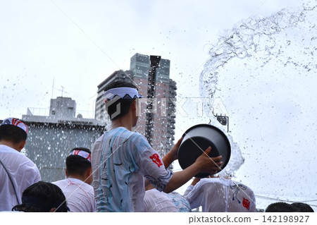 Scenes from the Fukagawa Hachiman Festival, Tokyo 142198927
