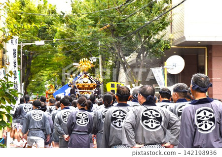 東京深川八幡祭的景象 東京深川八幡祭的景象 142198936