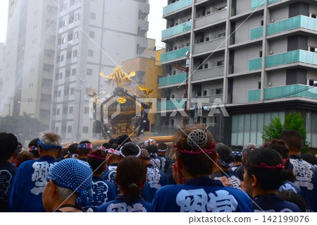 東京深川八幡祭的景象 東京深川八幡祭的景象 142199076