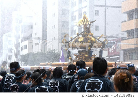 東京深川八幡祭的景象 東京深川八幡祭的景象 142199082
