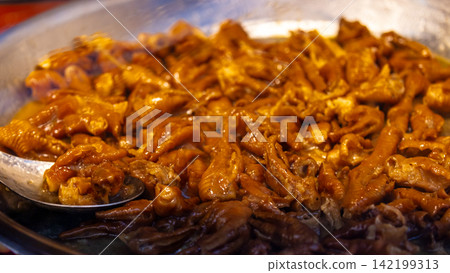 香料滷汁中慢燉的迪化街滷味 香料滷汁中慢燉的迪化街滷味 142199313
