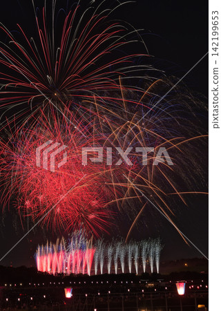 Fireworks lighting up the night sky; fireworks blooming in the summer night sky; fireworks blooming in the night sky; a fireworks display shining high in the sky; fireworks; night sky; fireworks image Fireworks lighting up the night sky; fireworks blooming in the summer night sky; fireworks blooming in the night sky; a fireworks display shining high in the sky; fireworks; night sky; fireworks image 142199653