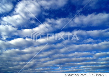 Beautiful blue sky with cirrus clouds on a sunny day Beautiful blue sky with cirrus clouds on a sunny day 142199725