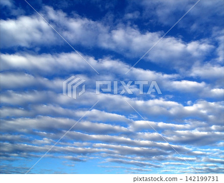Beautiful blue sky with cirrus clouds on a sunny day Beautiful blue sky with cirrus clouds on a sunny day 142199731