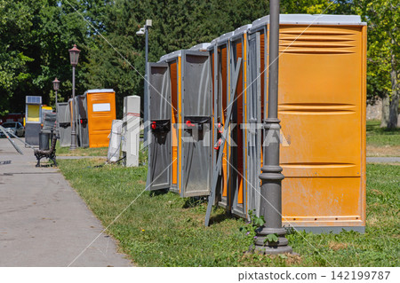 Moblie Toilets Event Park 142199787