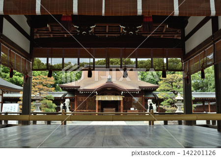 Jōnan-gū Shrine: Front sanctuary viewed from the worship hall (Fushimi Ward, Kyoto City) Jōnan-gū Shrine: Front sanctuary viewed from the worship hall (Fushimi Ward, Kyoto City) 142201126