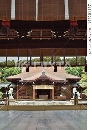 Jōnan-gū Shrine: Front sanctuary viewed from the worship hall (Fushimi Ward, Kyoto City) Jōnan-gū Shrine: Front sanctuary viewed from the worship hall (Fushimi Ward, Kyoto City) 142201127