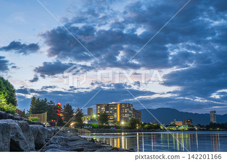 Sunset view from the shore of Lake Biwa, Otsu City, Shiga Prefecture Sunset view from the shore of Lake Biwa, Otsu City, Shiga Prefecture 142201166