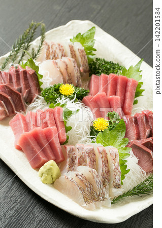 什錦美味的生魚片 142201584