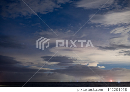 The setting sun shines through the thick clouds. The setting sun shines through the thick clouds. 142201958