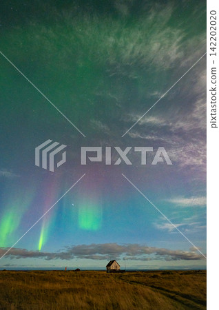 Aurora borealis dancing above a hut (Iceland) Aurora borealis dancing above a hut (Iceland) 142202020