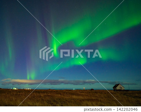 Village lights and the mottled aurora borealis (Iceland) Village lights and the mottled aurora borealis (Iceland) 142202046