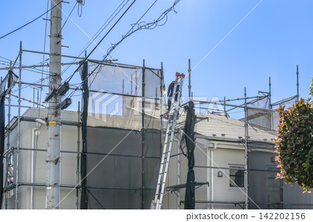 獨立式住宅的屋頂翻新工程及從事工程的工匠。 獨立式住宅的屋頂翻新工程及從事工程的工匠。 142202156