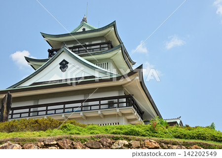小牧山歷史博物館(小牧山城)矗立在藍天下 3 小牧山歷史博物館(小牧山城)矗立在藍天下 3 142202549