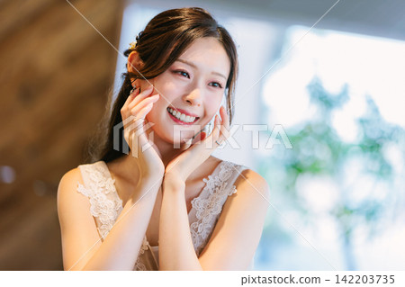 穿著婚紗的女人 142203735