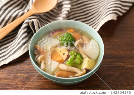 配料豐富的湯 配料豐富的湯 142204176