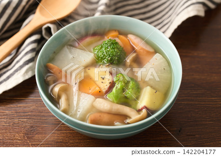 配料豐富的湯 配料豐富的湯 142204177