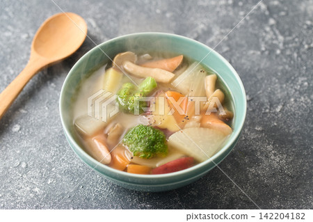 配料豐富的湯 配料豐富的湯 142204182