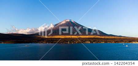 Panoramic Mount Fuji View Across the Blue Water of Lake Yamanaka 142204354