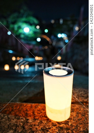 樓梯旁一排燈籠 樓梯旁一排燈籠 142204801