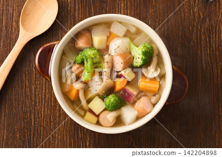 配料豐富的湯 配料豐富的湯 142204898