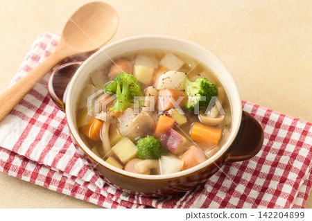 配料豐富的湯 配料豐富的湯 142204899