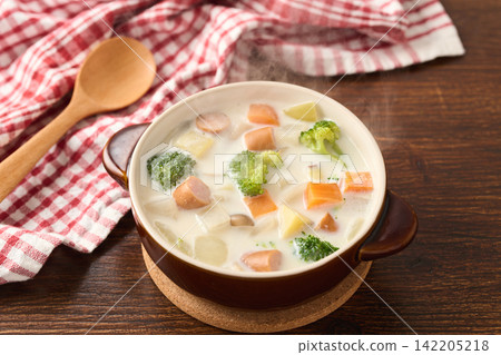 濃鬱的奶油湯,配料豐富 濃鬱的奶油湯,配料豐富 142205218