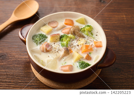 濃鬱的奶油湯,配料豐富 濃鬱的奶油湯,配料豐富 142205223