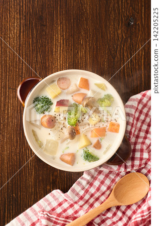 濃鬱的奶油湯,配料豐富 濃鬱的奶油湯,配料豐富 142205225
