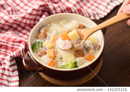 濃鬱的奶油湯,配料豐富 濃鬱的奶油湯,配料豐富 142205228