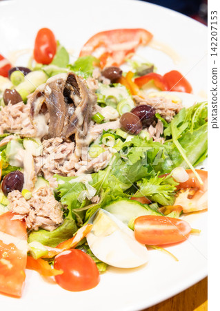 Delicious Niçoise salad in Nice, France Delicious Niçoise salad in Nice, France 142207153