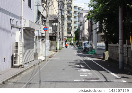 Between buildings Between buildings 142207159