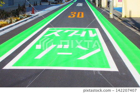 學校區域道路標線景觀 學校區域道路標線景觀 142207407