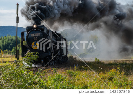山口號SL列車噴出濃煙。 山口號SL列車噴出濃煙。 142207846