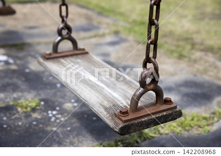 Showa-era wooden swing Showa-era wooden swing 142208968