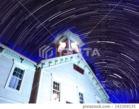 A clock tower shining with the world's best illuminations. A clock tower shining with the world's best illuminations. 142209135