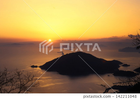烏魯森島先生 142211048