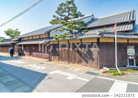 [Important Preservation District for Groups of Traditional Buildings] Spring Scenery of Nagahara-cho Street, Hachiman, Omihachiman City, Shiga Prefecture (Part 6) 142211073