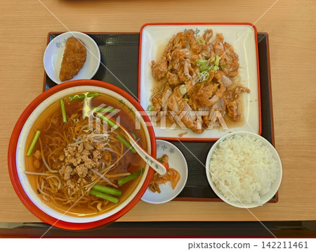 Taiwanese ramen and fried chicken set Taiwanese ramen and fried chicken set 142211461
