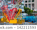 A crane at a construction site in an urban area [Construction image] 142211593
