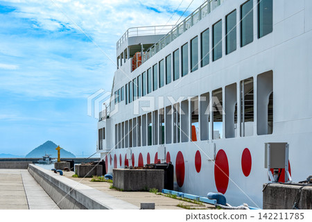 Kagawa Prefecture: A ferry docked at the "holy land of contemporary art" (Naoshima) Kagawa Prefecture: A ferry docked at the "holy land of contemporary art" (Naoshima) 142211785